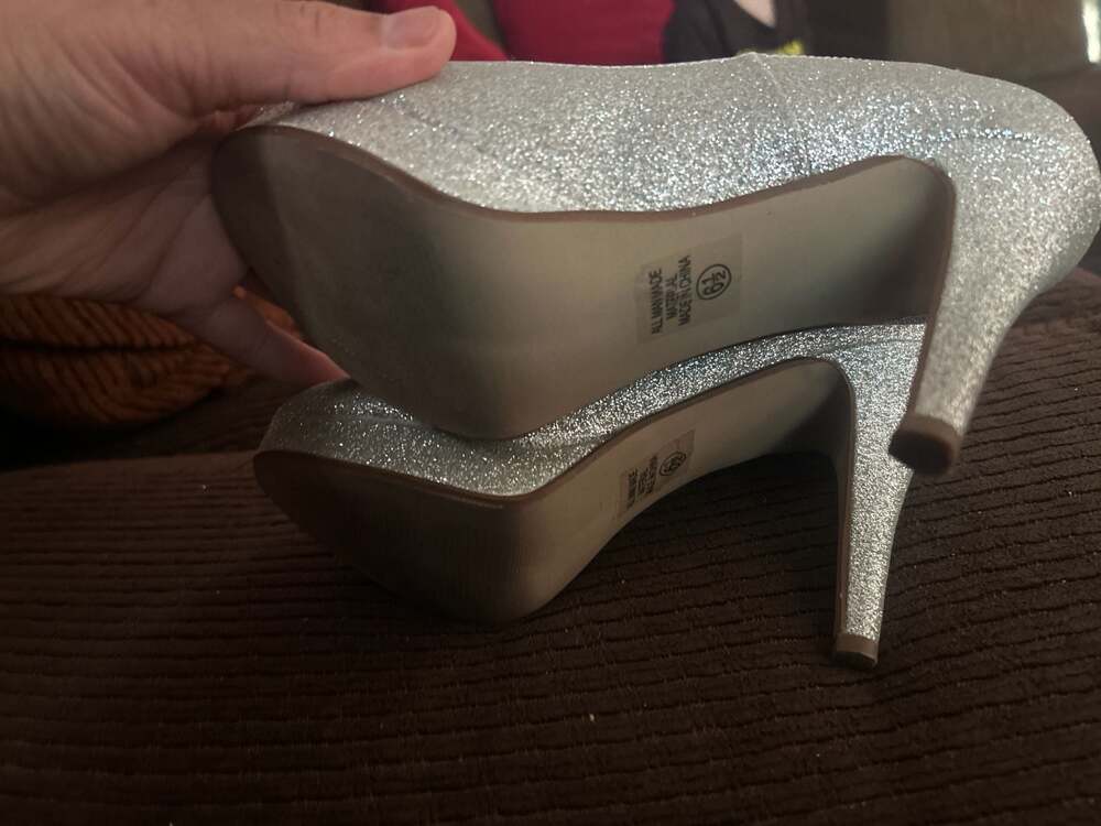 Delicious Eiffel Womens Silver Glitter Round Toe Stiletto Platform Pumps - Picture 4 of 4